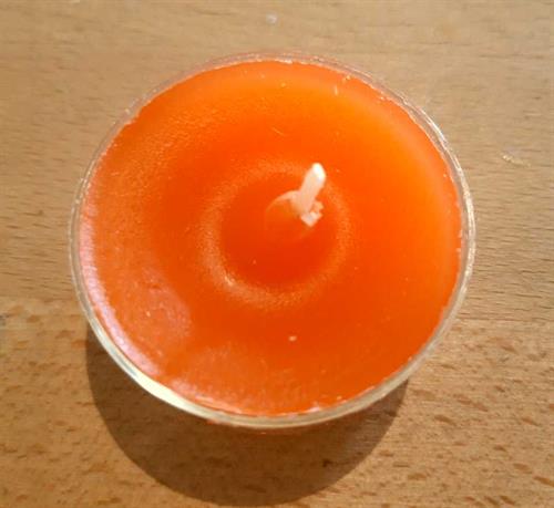 Orange fyrfadslys i plastkop - 20 stk.